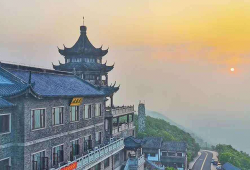 茅山顶宫观日悬崖民宿